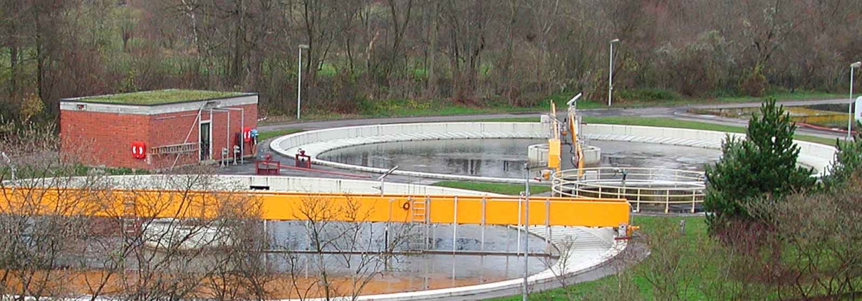 Radio data transmission in wastewater treatment plants
